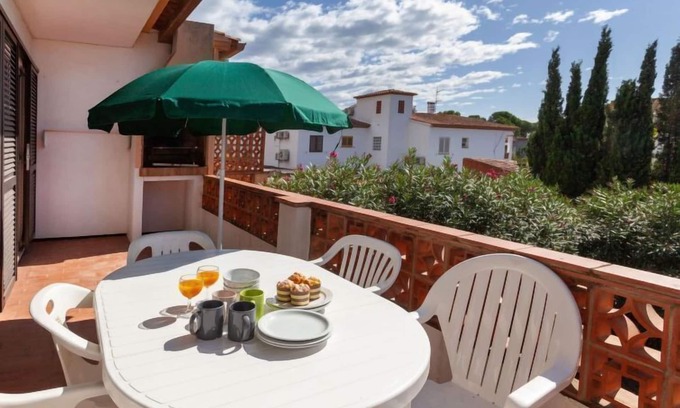 L'Escala Apartment | Adelfa apt 6 by Interhome