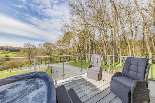 Kingswood House | Aderyn Du