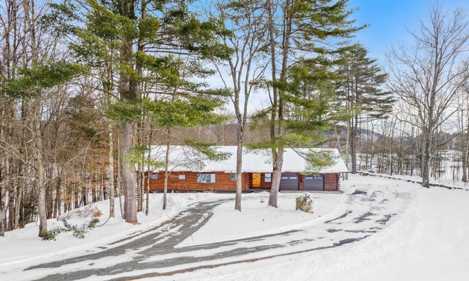 Quechee House | Adj to Farm, Log Cabin, Views! | Turkey Trot Lane