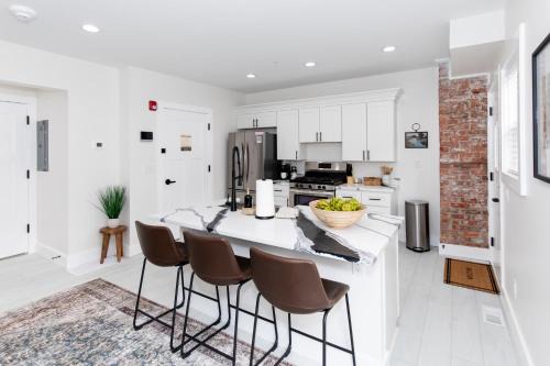 Sandusky House | Adjoining Condominium Units Sleeps 12 in Downtown Sandusky!
