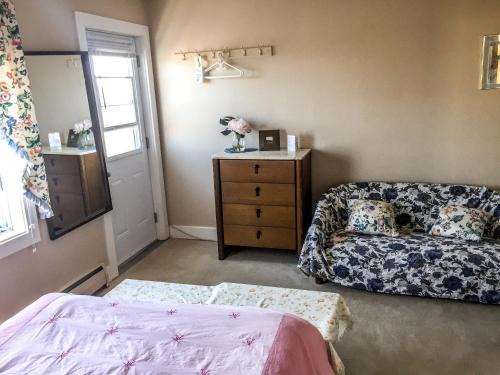 Saint John Hotel | Admiral's Quay Motel & Suites