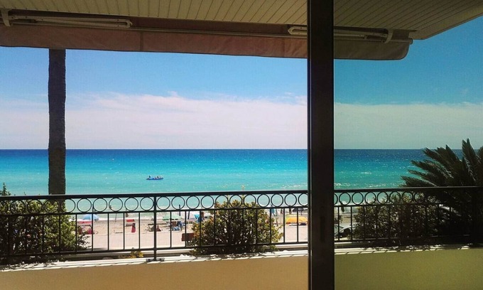 Menton Apartment | Admiral - Three-room apartment facing the sea