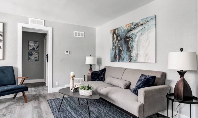 Country Club Plaza Area Apartment | Adorable 1 Bdrm Condo On The Plaza 48