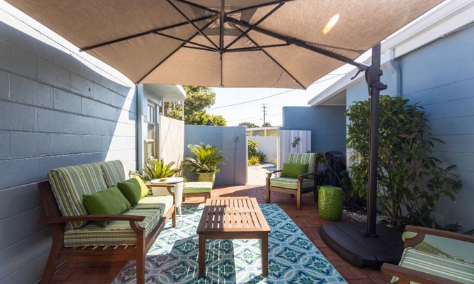 Sarasota House | Adorable 1 Bedroom, 1 Bath guesthouse < 1block to Lido Beach