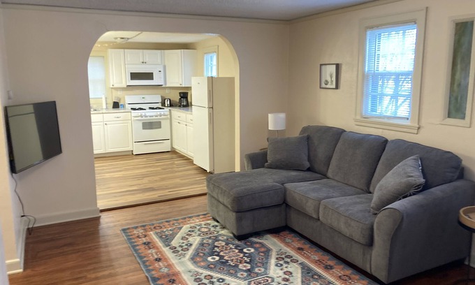 Des Moines House | Adorable 1 bedroom duplex in quiet neighborhood.