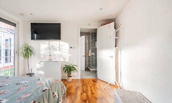Uxbridge South House | Adorable 1 bedroom guest suite