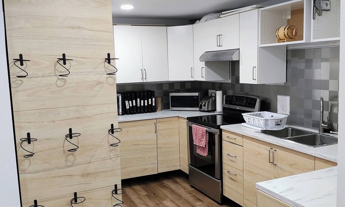 Laval House | Adorable 1-Bedroom in Laval