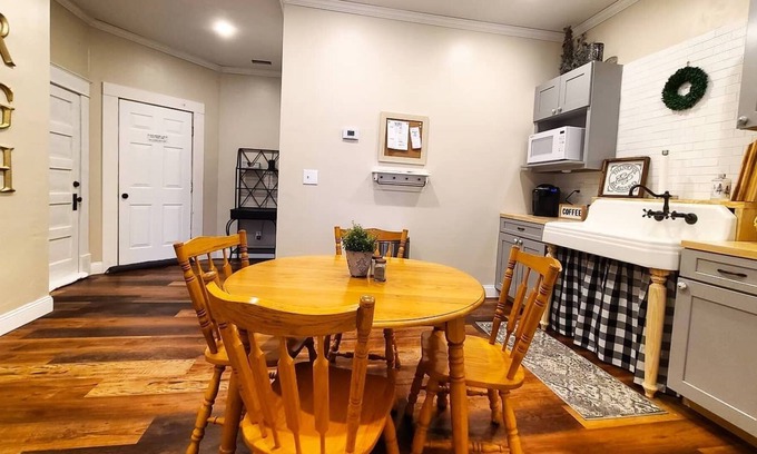 Rosebud Cottage | Adorable 1 bedroom in the heart of Rosebud!