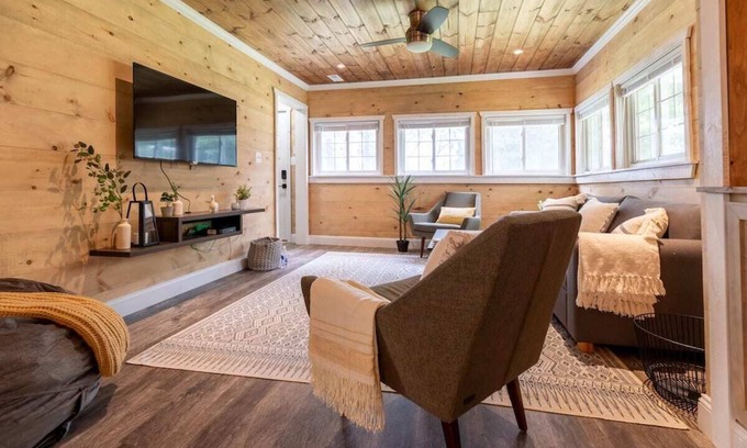 Great Cacapon House | Adorable 100-year-old farmhouse on 5 private acres