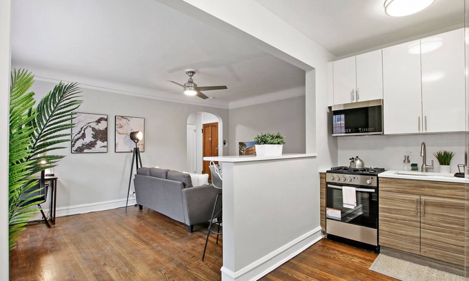 Evanston Apartment | Adorable 1BR Apartment in Evanston