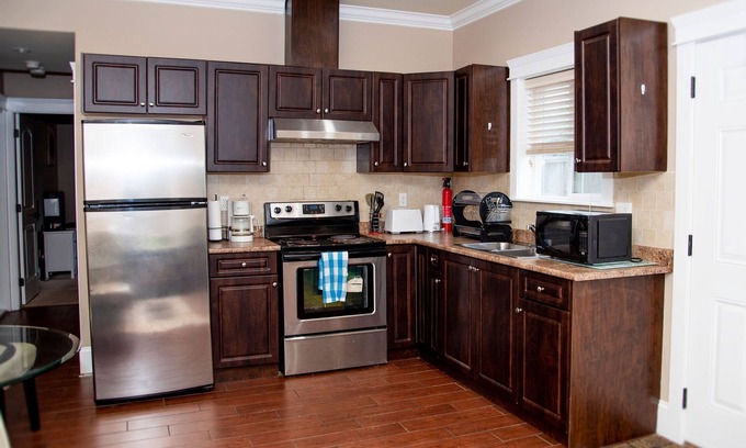 Guildford Apartment | Adorable 2 Bdrm Suite In The Heart of Surrey Guildford
