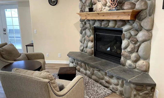 Layton Apartment | Adorable 2-bedroom basement with indoor fireplace