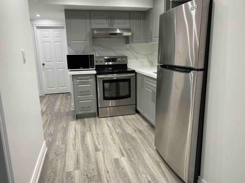Ajax House | Adorable 2-Bedroom Basement with Sep Entrance