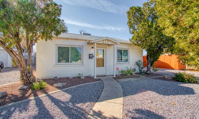 Las Cruces House | Adorable 2 BR at the heart of town!