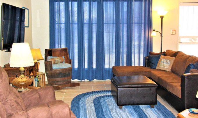 North Mountain House | Adorable 3 Bedroom, 2 bath Pristine Home on a Bike Trail! Bikes Included.