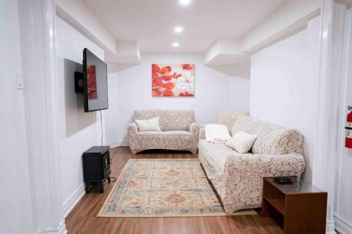 Ajax Apartment | Adorable 3 Bedroom Apartment with Free Parking