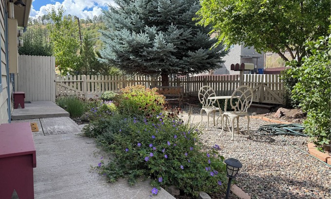 Flagstaff Apartment | Adorable & Affordable Historic Cottage/Walk to Downtown/NAU/Groceries & Trails