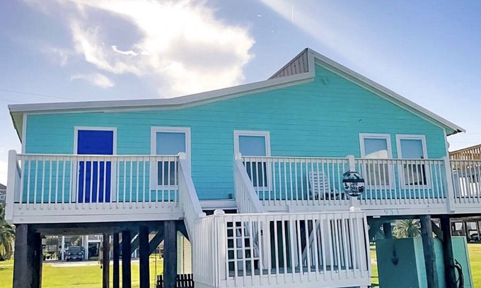 Port Bolivar House | Adorable Beach house-2min walk to Beach!🏝