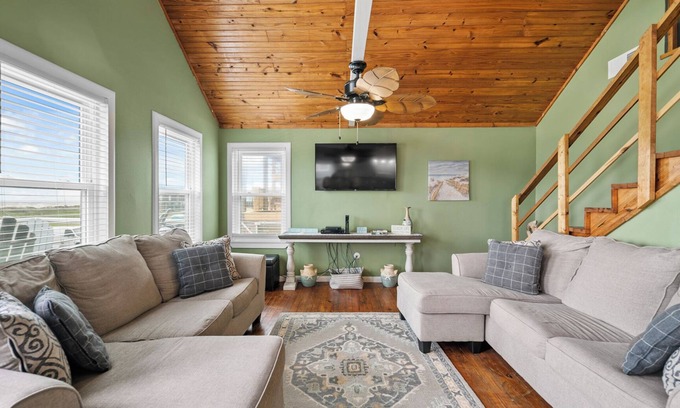 San Luis Beach House | Adorable Beach View Cottage