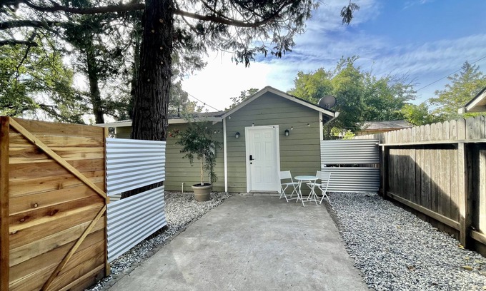 Middletown Cottage | Adorable Cottage in downtown Middletown - Close to Harbin Hot Springs!