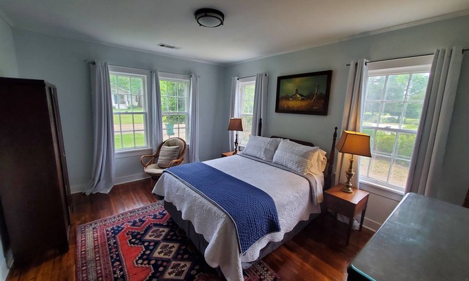 Canton House | Adorable cottage nestled in Canton historic district