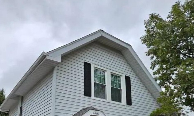 Kokomo House | Adorable Dutch Colonial Home