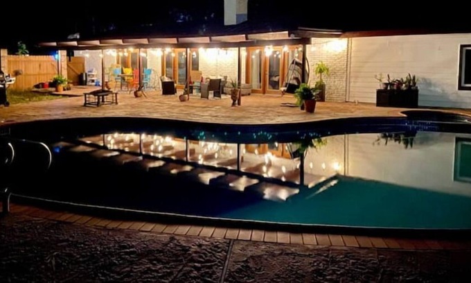 Palmhurst House | Adorable guest house with pool