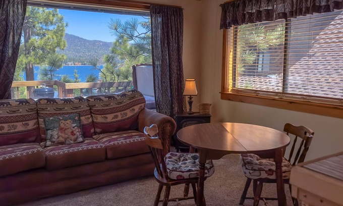 Big Bear Lake Cabin | Adorable LAKEFRONT cabin! PRIVATE HOT TUB, ROMANTIC VIEWS!