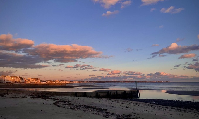 Westbrook Center Cottage | Adorable New England Cottage, 2 min walk to Beach 🏖️, Available year round