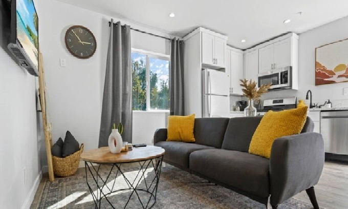 Alhambra Apartment | Adorable studio close to DTLA