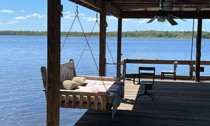 Fedhaven House | Adorable Waterfront Cabin on Lake Walk In Water with a Giant Deep Fishing Dock