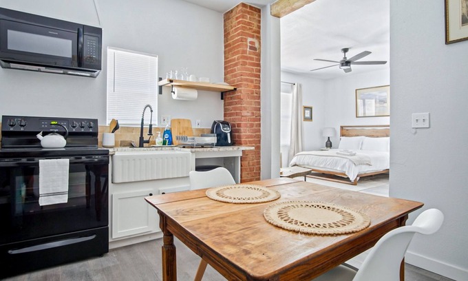 Central Oklahoma City Apartment | Adorned Studio 3min-asian Dist Rain Shower