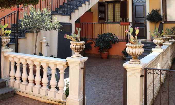 Stazzo Apartment | Adriana casa vacanze One Bedroom Apartment 5 people, wi fi, parking, near sea