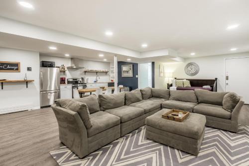 Near West Side Apartment | Adults Only - Walk to the United Center! Modern Touches Surround You - Check Out the Open Staircase! apts