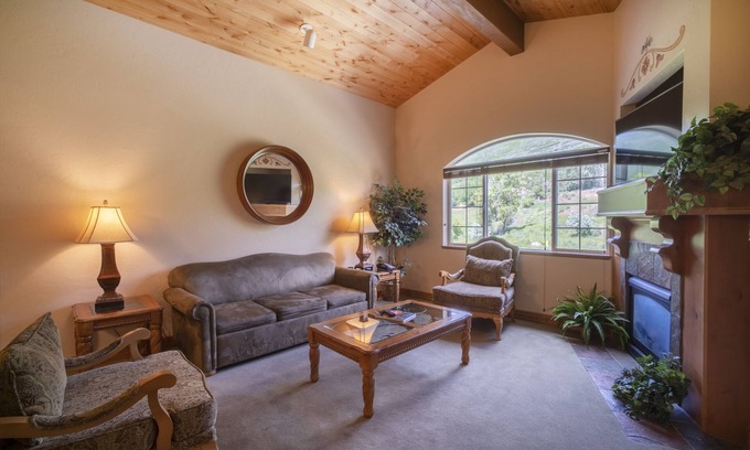 Midway Villa | Adventure Hub~Nordic Ski, Snowmobile Snow Shoeing 3039-2