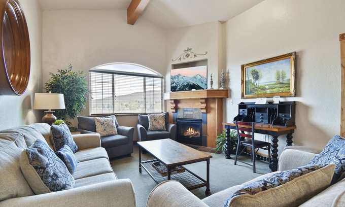 Midway Villa | Adventure Hub~Nordic Ski, Snowmobile & Snow Shoeing Villa 3059-2