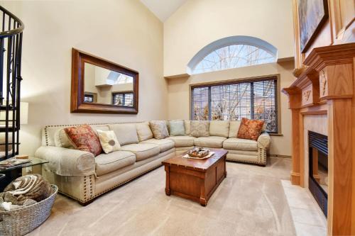 Midway Apartment | Adventure Hub-Ski Resorts, Backcountry & Park City 3203 condo