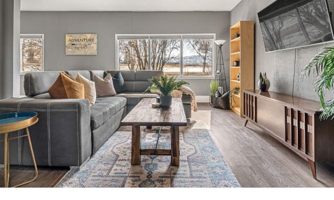 Drumheller House | Adventure Nest I No Service Fees I Pool Table I TV