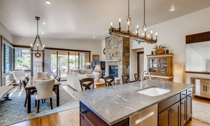 Silverthorne House | Adventure Retreat - Luxury Mountain Rental, Pet Friendly