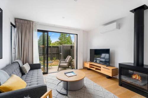 Albert Town Apartment | Adventure Riverside Retreat