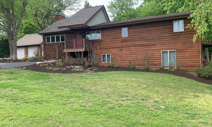 Makanda House | "Adventure's Rest - Hot Tub, Wine Trail - Fire Pit - Grill, Secluded & Relaxing
