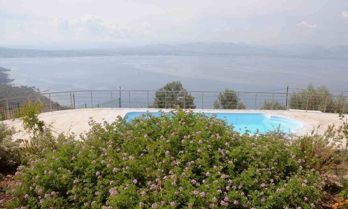 Loutraki-Agioi Theodoroi House | Aegean View Villa