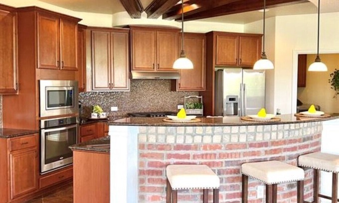 Medina Valley House | AFB Graduation Guests House Modern with Media room