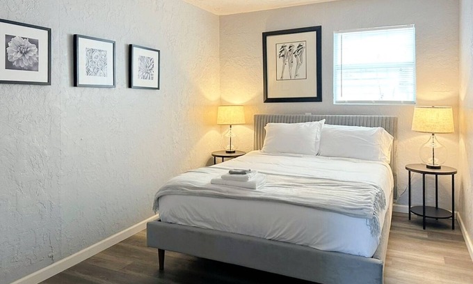 Central Oklahoma City Apartment | Affordable 1BR | 8 Mins to OKC State Fair | Full Kitchen and Smart TV #20B