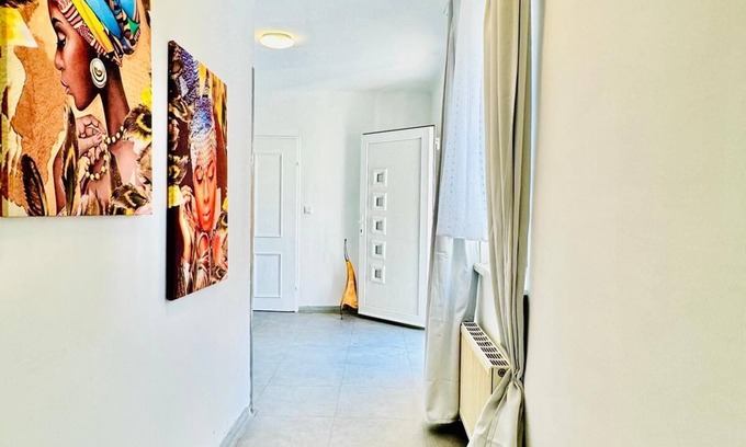 Grinzing Apartment | Affordable 4BR Apt Walk to FAC Platz