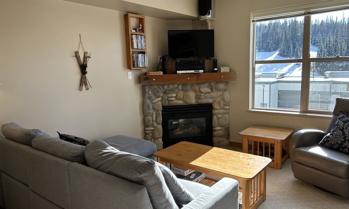 Silver Star Mountain Condo | Affordable fully equipped Creekside condo - gas fireplace, BBQ, pet-friendly!
