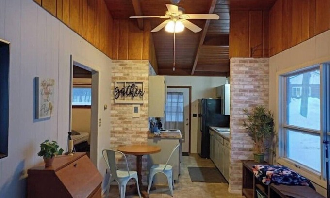 Grand Rapids Cabin | Affordable cabin on Pokegama with 50” smart TV