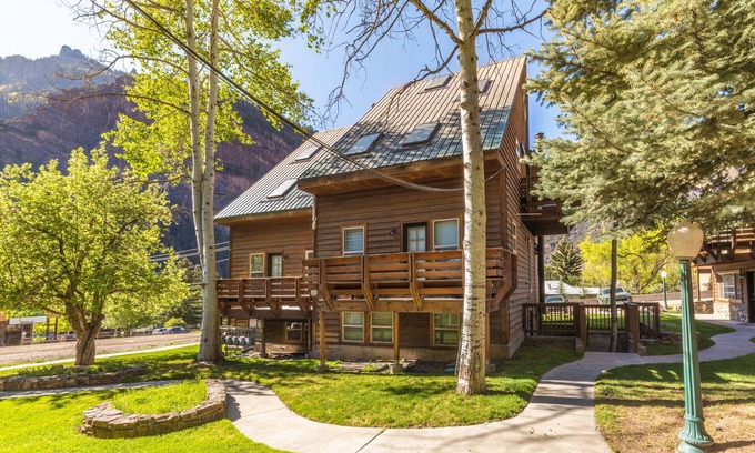 Ouray Condo | Affordable Condo-Walk to Downtown Ouray- Patio and Grill