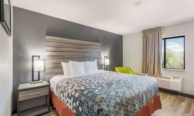 Lovington Hotel | Affordable Couple Room Perfect for Long Term Stay