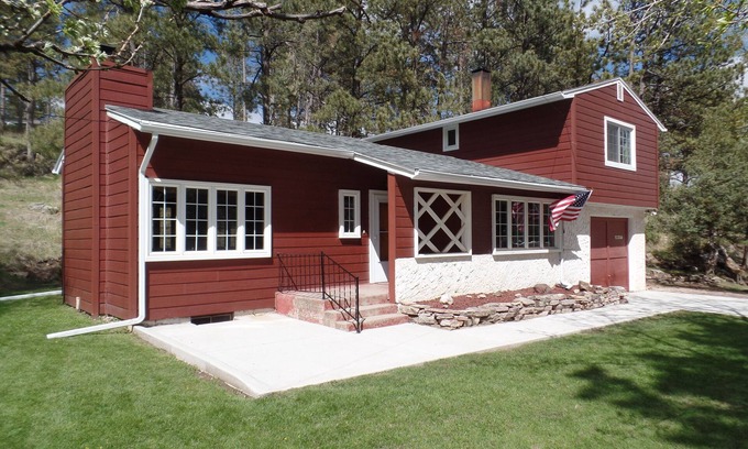 Custer House | Affordable, Family Friendly, Charming 2 Bedroom Home In The City Of Custer.